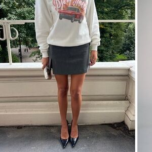 MUST HAVE MINI SKIRT GREY
